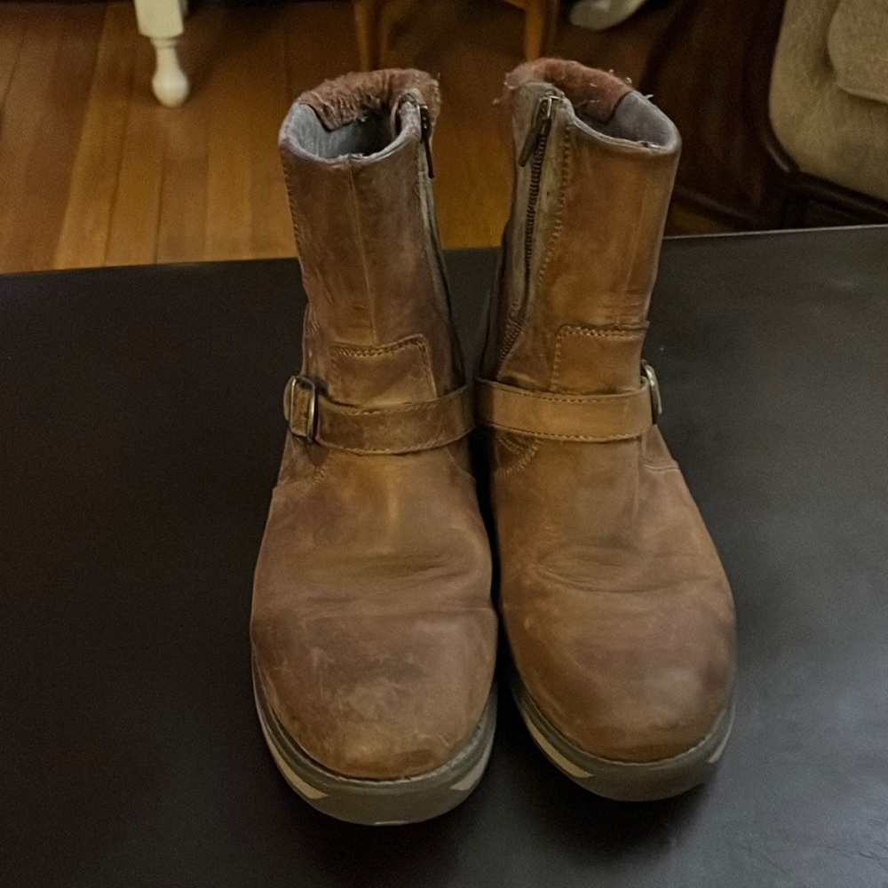 L.L. Bean Short Leather Ankle Boot Booties 7m